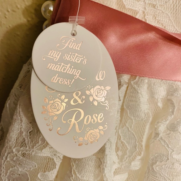 Pretty Lace dress for girl
Girls Dress Size : 4 T - Picture 2 of 7